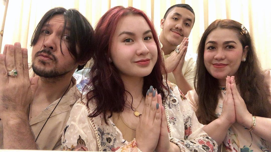 8 Potret David Naif dan keluarga yang jarang disorot, family goals