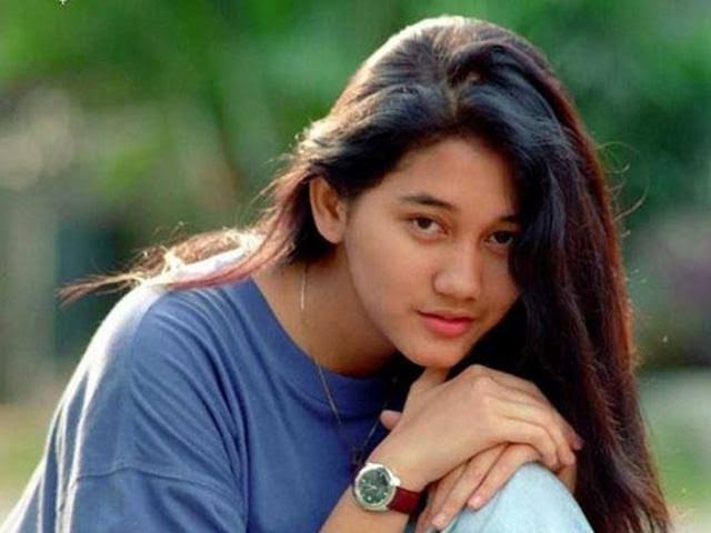 Nike dengan rambut panjangnya yang ikonik