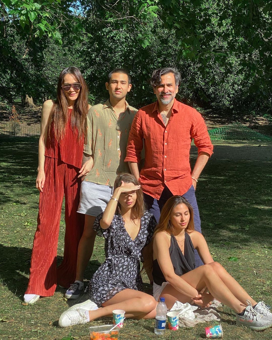 Jeremy dan keluarga berfoto bersama