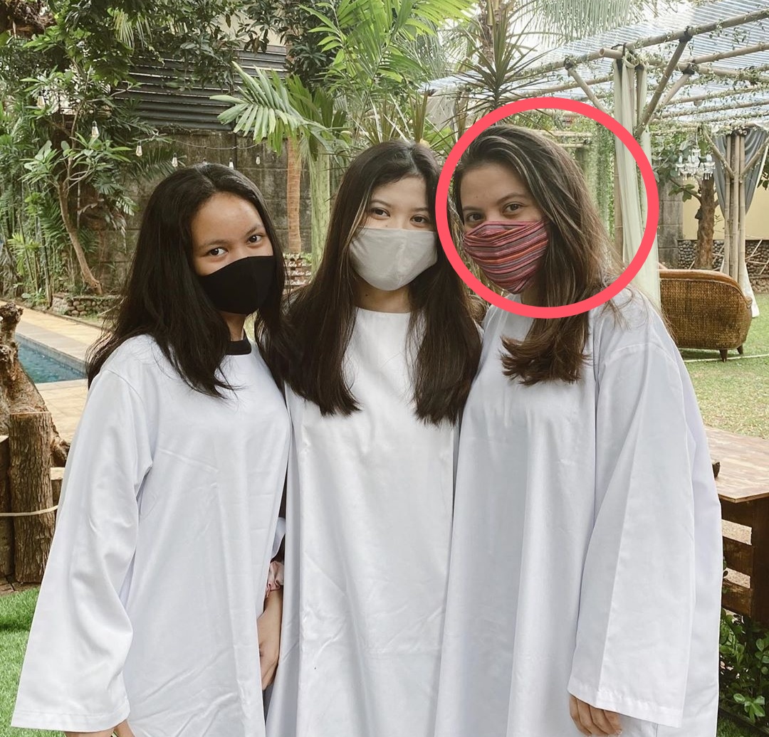 Unggah foto saat dibaptis, Marsha Aruan tepis rumor soal pindah agama