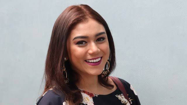 Thalita dengan makeup natural