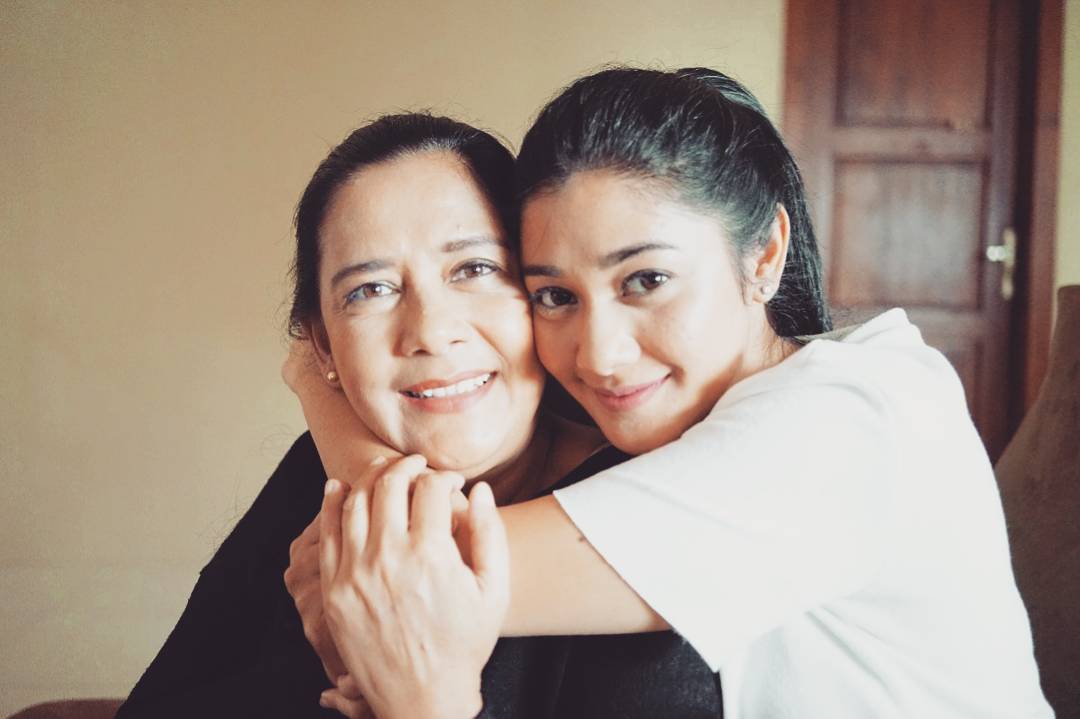 7 Potret akrab Naysilla Mirdad dengan sang mama, penuh kasih sayang