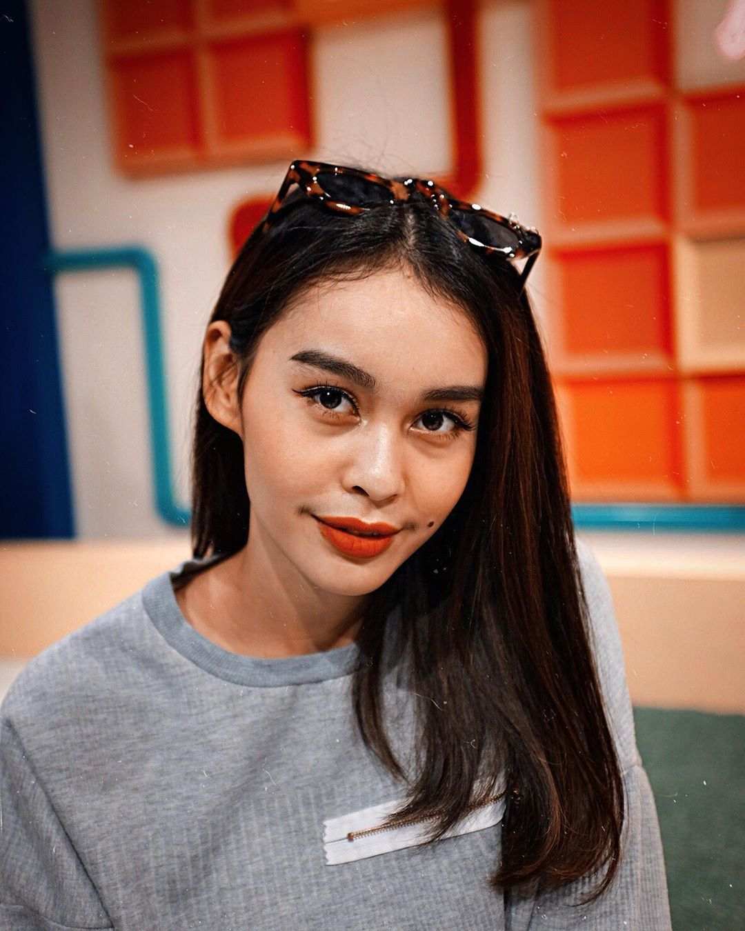 10 Seleb Tanah Air ini punya kumis tipis, pesonanya bikin jatuh hati