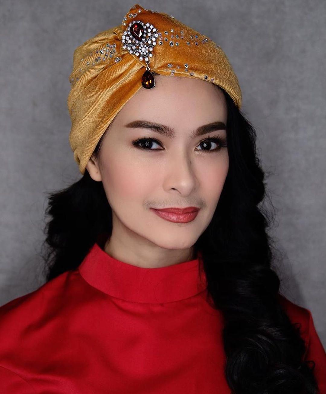 10 Seleb Tanah Air ini punya kumis tipis, pesonanya bikin jatuh hati