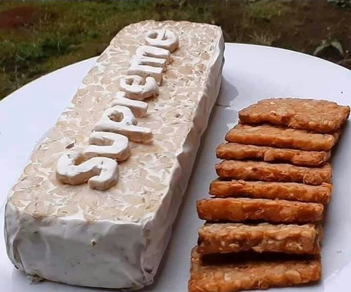 6 Produk 'Supreme' hasil editan warganet ini nyeleneh abis