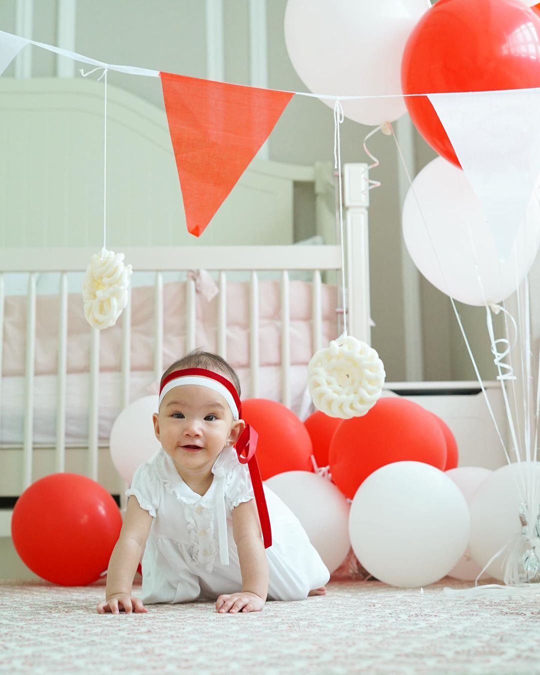 Senyum gemasnya lucu banget
