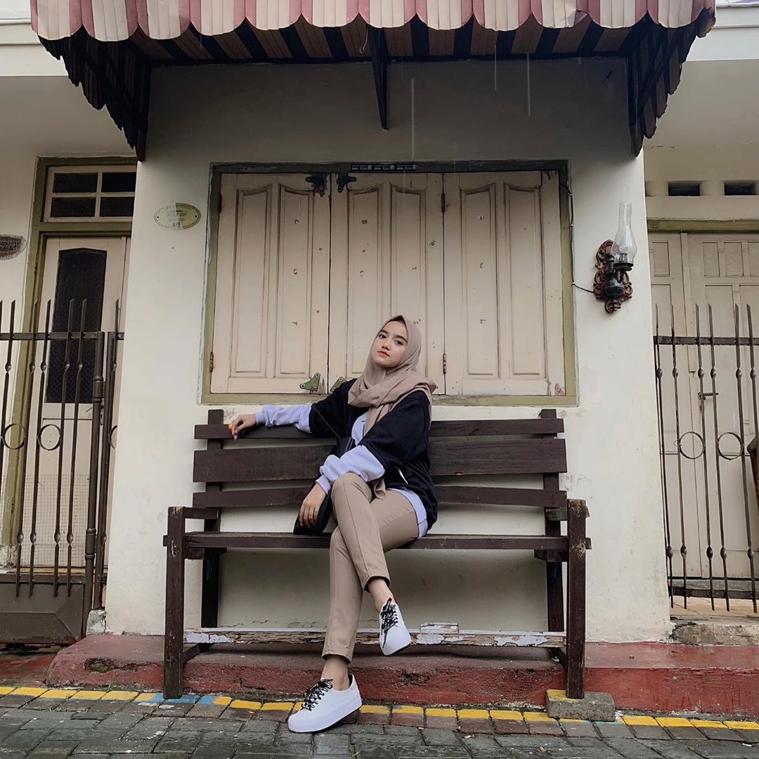 10 Fashion ala Wirda Mansyur dalam berbagai kesempatan, modis & cantik