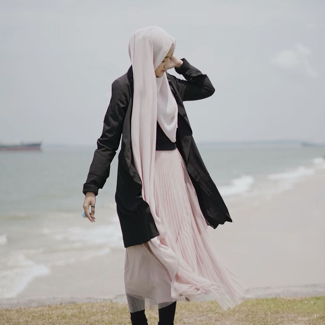 10 Fashion ala Wirda Mansyur dalam berbagai kesempatan, modis & cantik