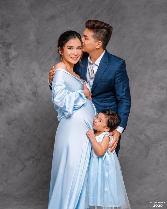 6 Artis ini sedang mengandung dan menantikan kelahiran sang buah hati