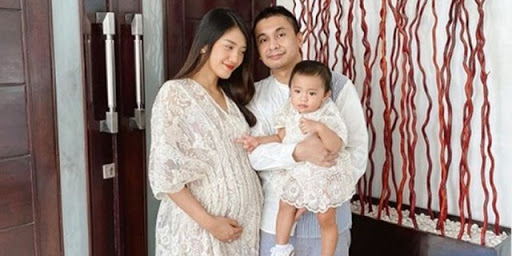 6 Artis ini sedang mengandung dan menantikan kelahiran sang buah hati
