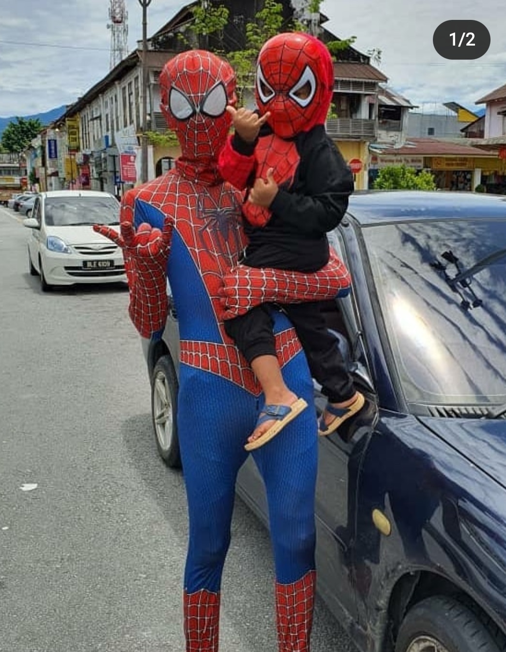 12 Potret tingkah kocak orang berkostum Spiderman ini bikin ngakak