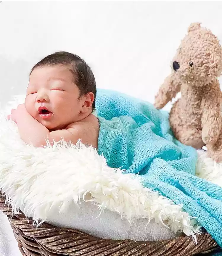 10 Potret bayi seleb yang lahir pada tahun 2020, gemas banget