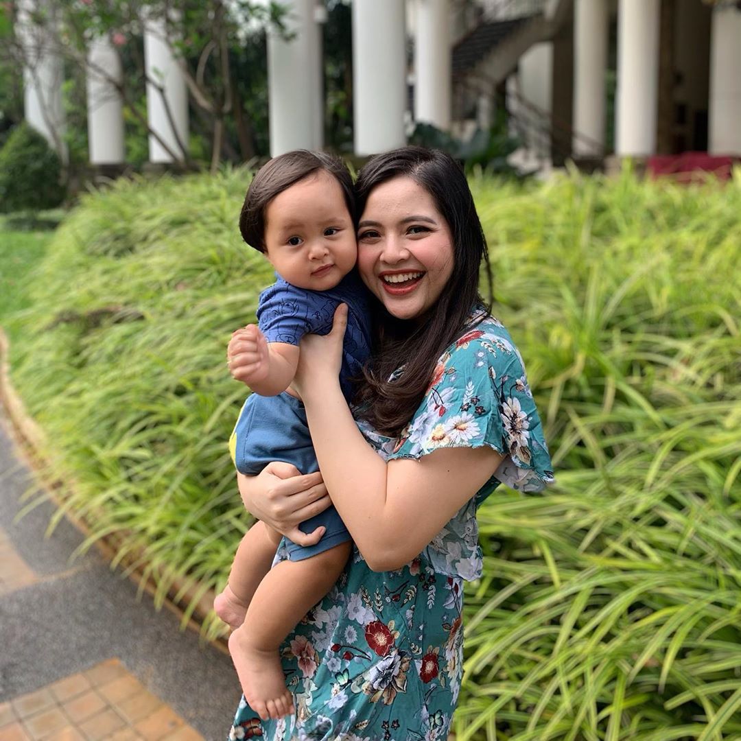 Sudah menjadi seorang ibu, 6 seleb ini tetap terlihat imut & awet muda