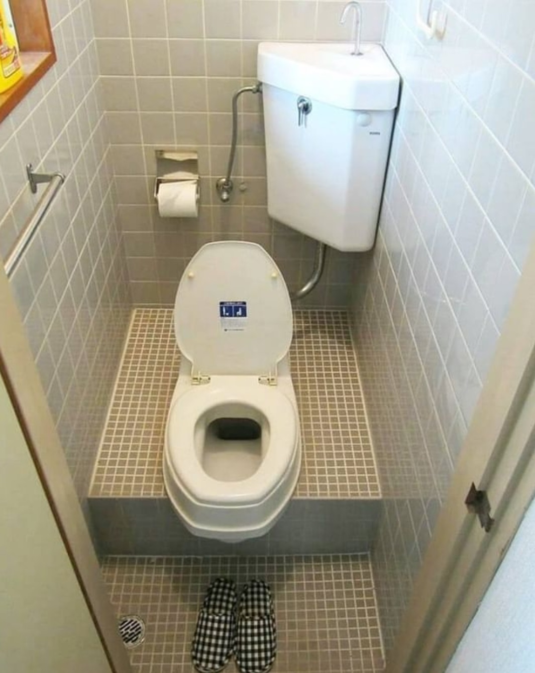 10 Desain toilet ajaib ini bikin mikir dua kali, nyeleneh banget