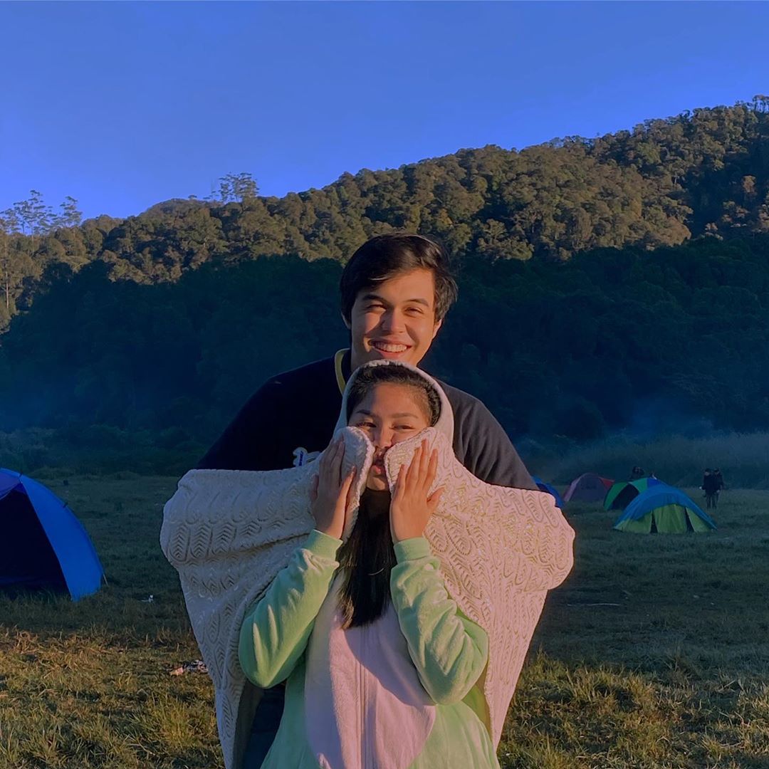7 Potret manis Ochi Rosdiana dan Rizky Djanbi, pasangan romantis