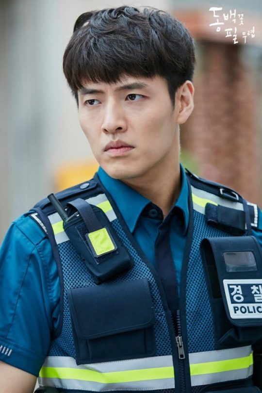 14 Pemeran utama K-Drama ini terlihat cocok dengan seragamnya