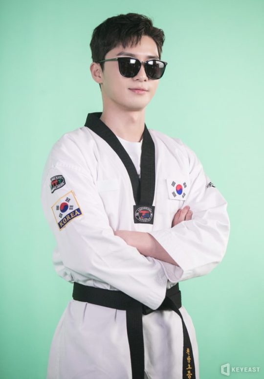 14 Pemeran utama K-Drama ini terlihat cocok dengan seragamnya