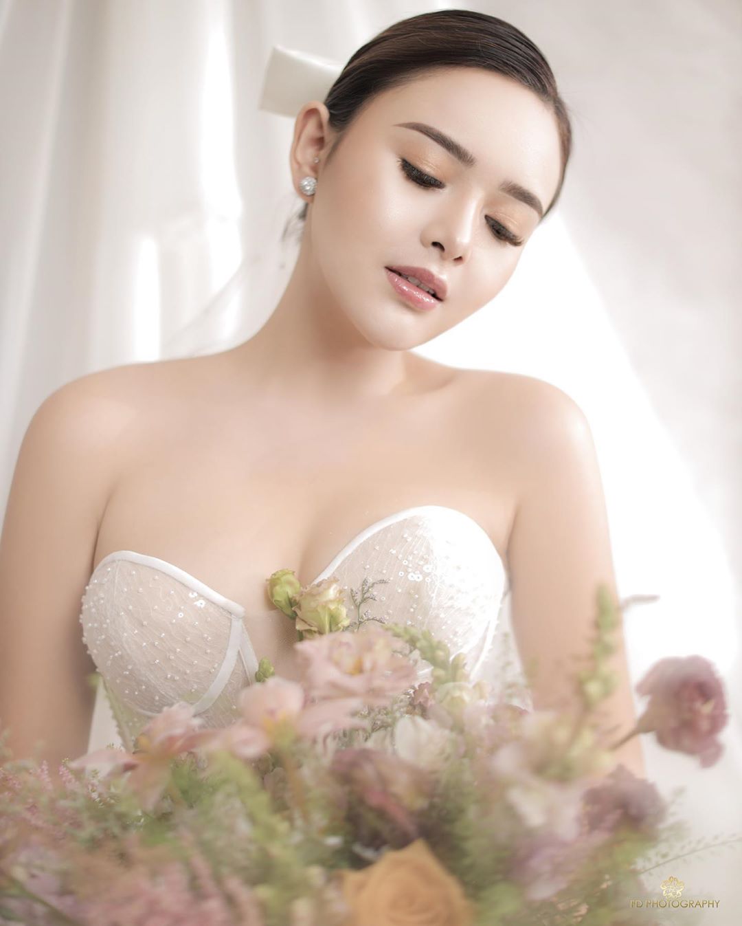 6 Potret Amanda dan Billy kenakan outfit ala pengantin, banjir doa