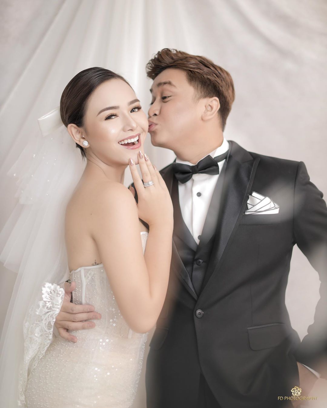 6 Potret Amanda dan Billy kenakan outfit ala pengantin, banjir doa