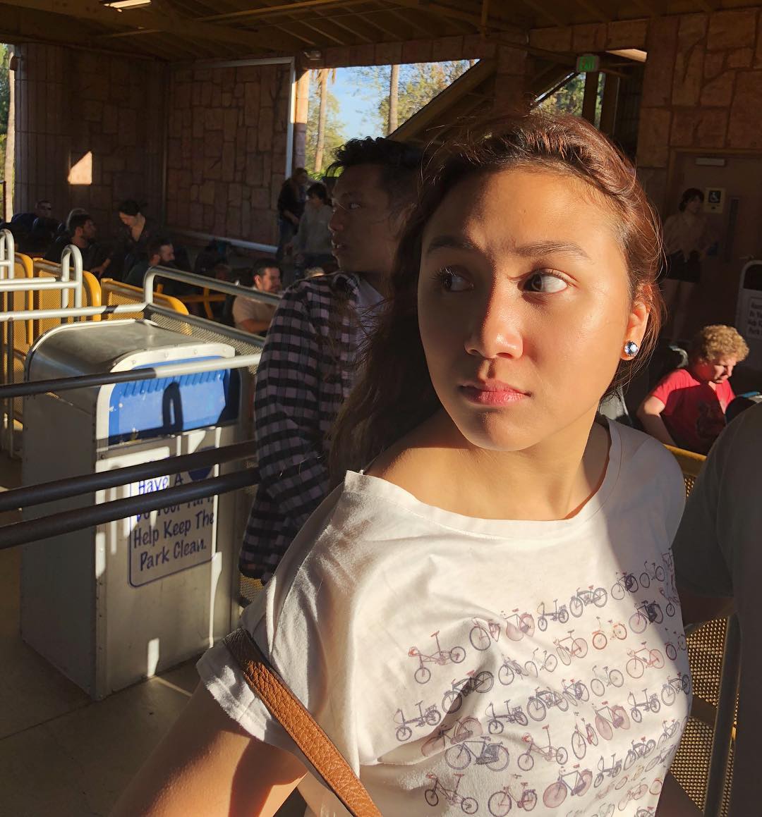 Bak pinang dibelah dua, ini 7 potret manis Mayzura Munaf adik Sherina