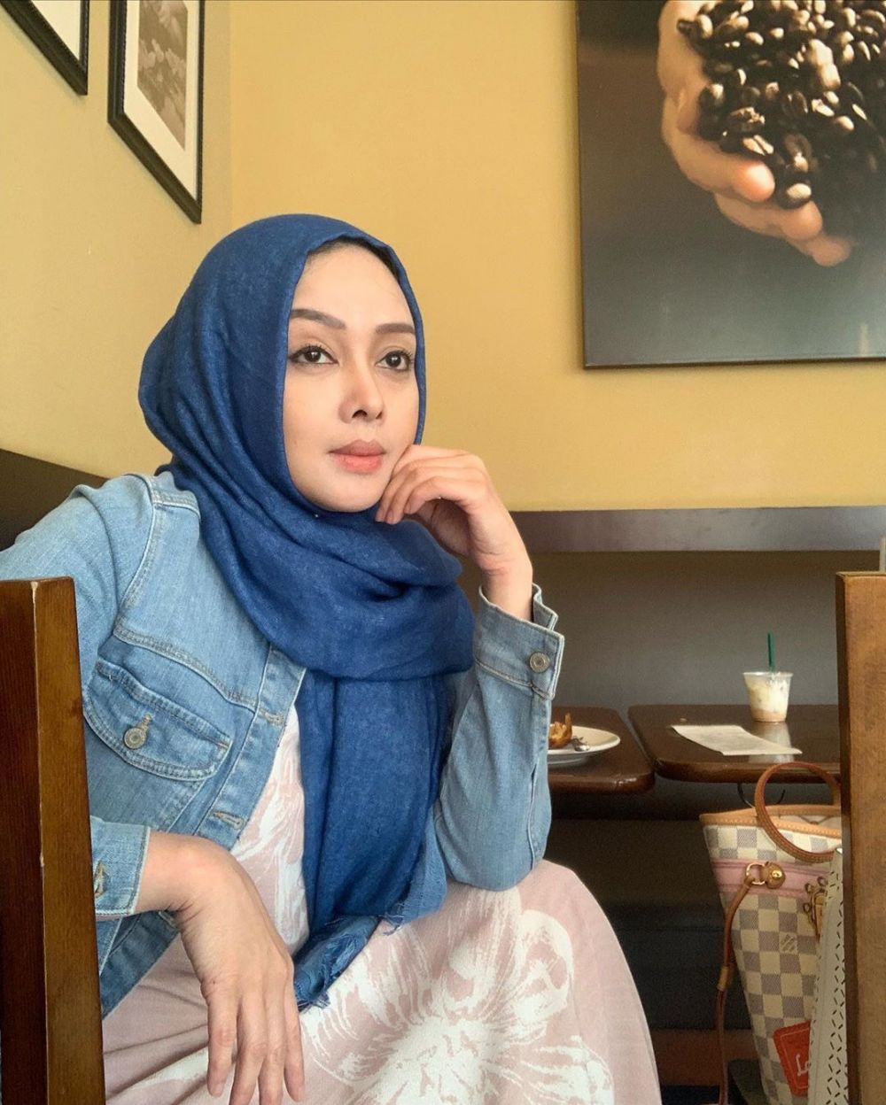 7 Potret terkini Terry Putri, makin menawan di usia kepala empat
