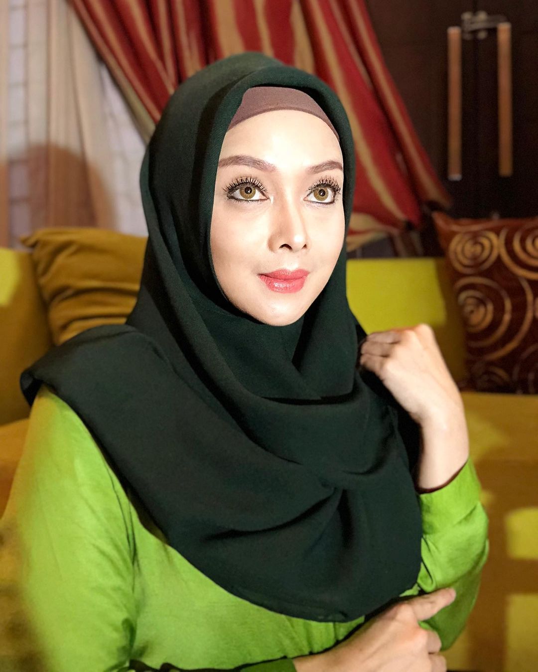 7 Potret terkini Terry Putri, makin menawan di usia kepala empat