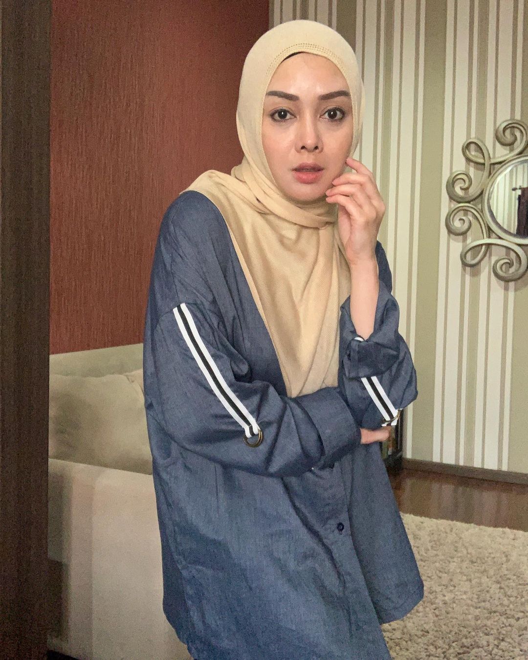 7 Potret terkini Terry Putri, makin menawan di usia kepala empat