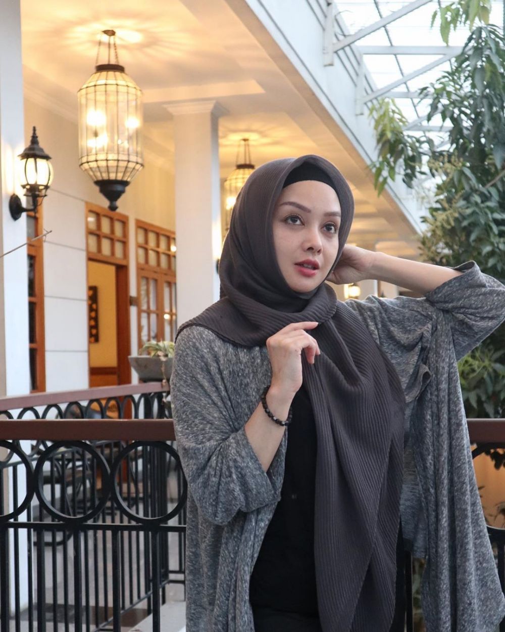 7 Potret terkini Terry Putri, makin menawan di usia kepala empat