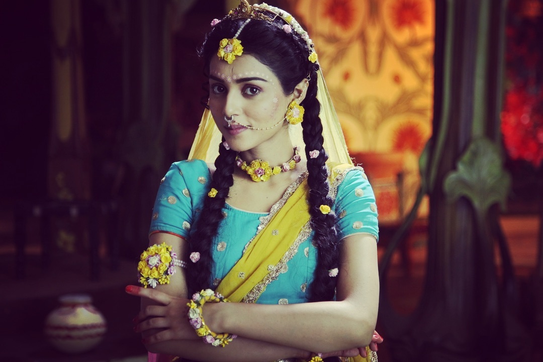 8 Pesona Mallika Singh, pemeran Dewi Radha dalam serial Radha Krishna
