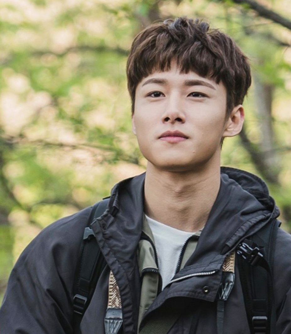 Seo Jihoon sebagai Jin