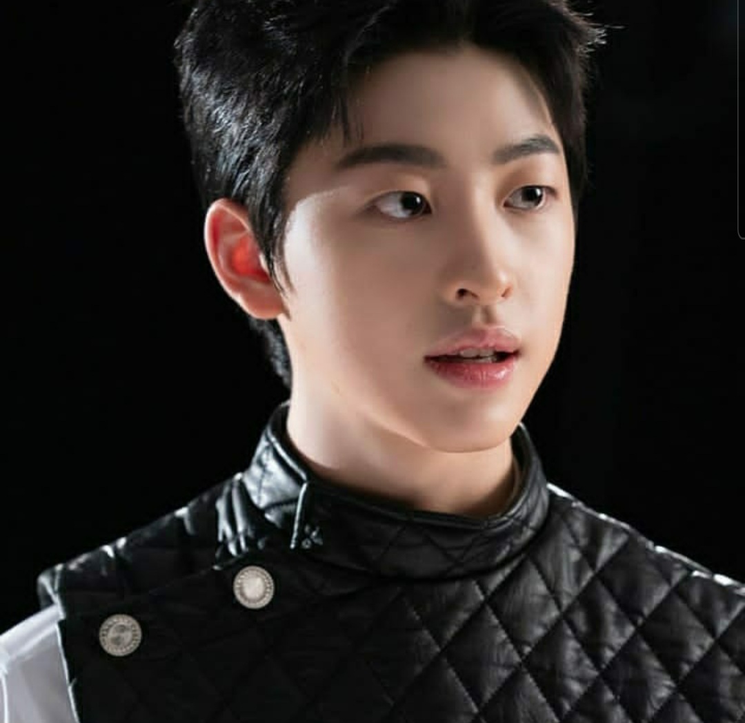 Kim Yoon Woo sebagai Jimin