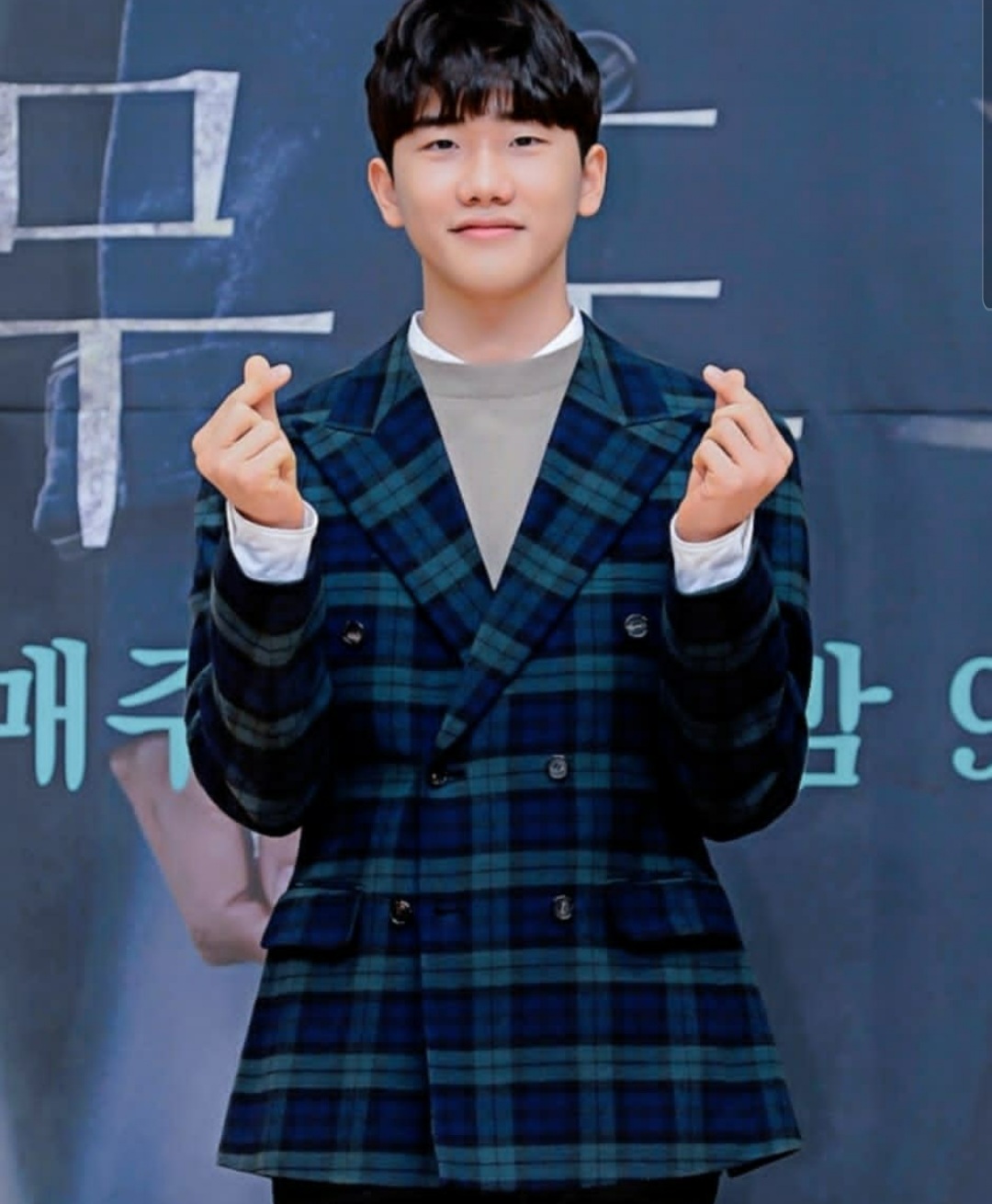 Ahn Jiho sebagai J-Hope