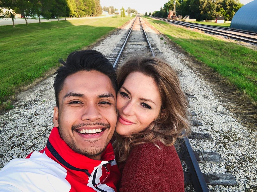 8 Potret kebahagiaan Randy Pangalila dan sang istri, harmonis abis
