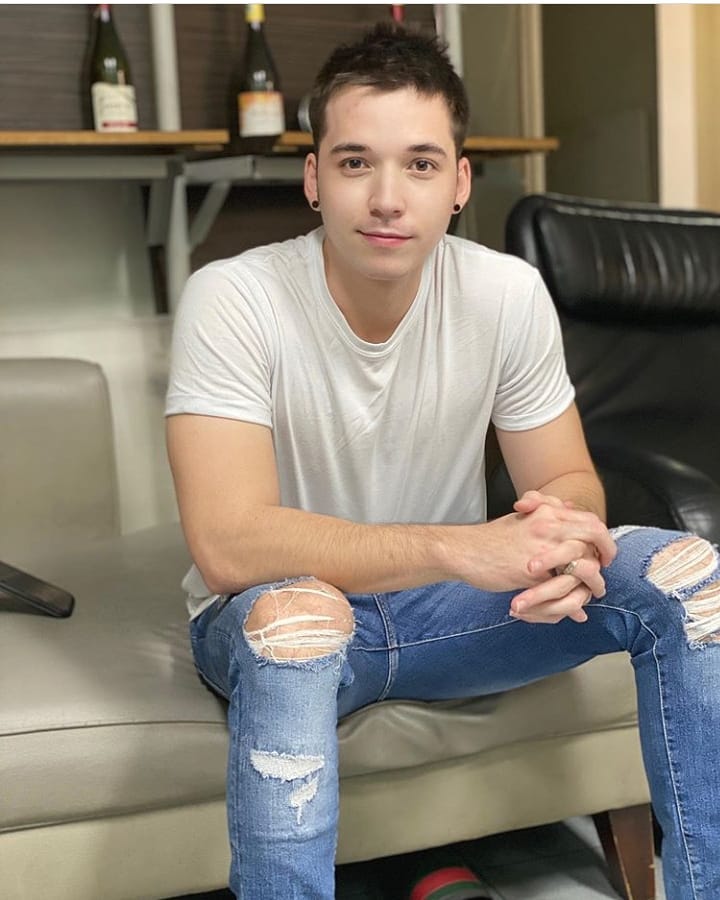 5 Potret tampan Stefan William, aktor multitalenta yang memesona
