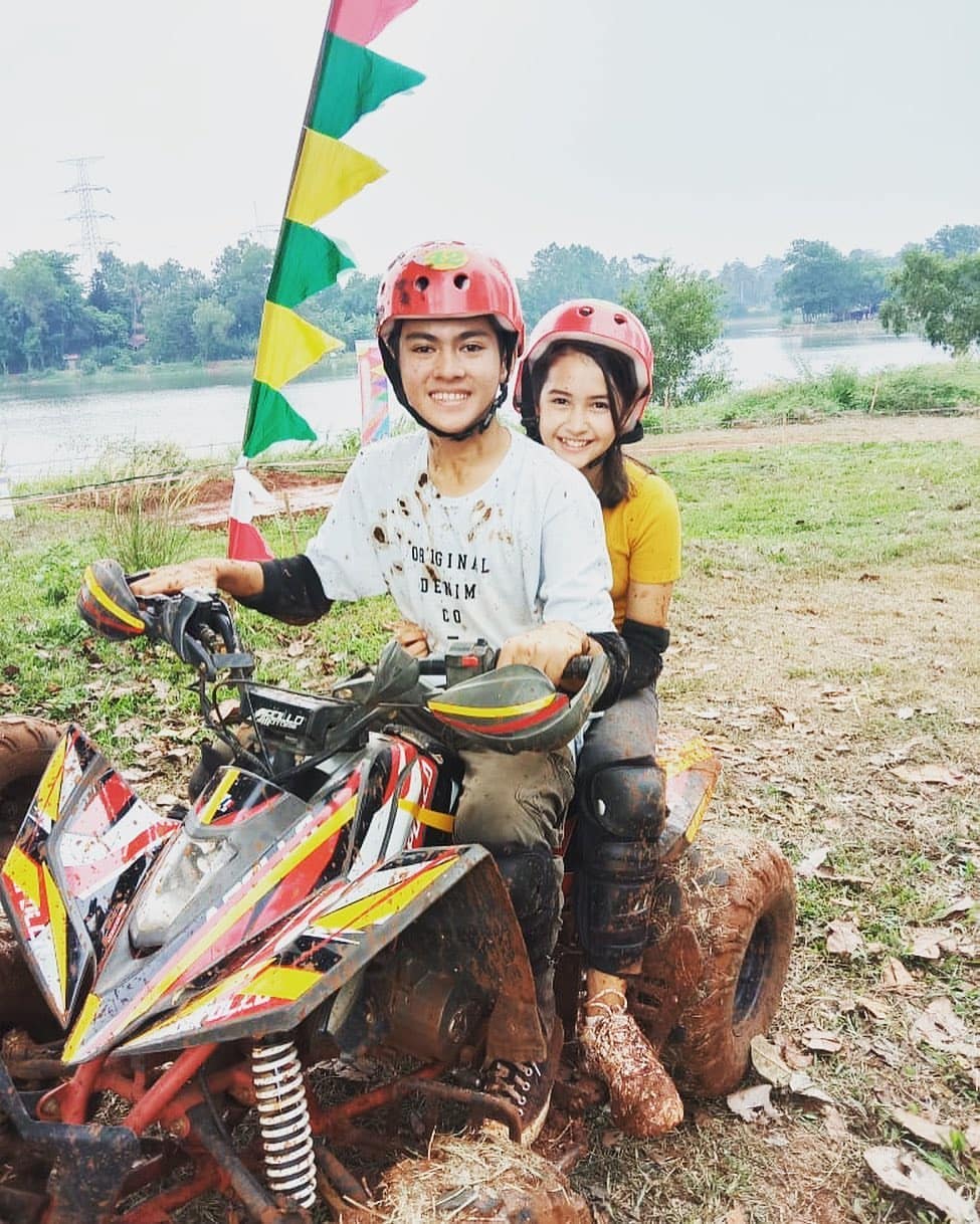 5 Potret romantis Joko dan Wulan dalam sinetron Dari Jendela SMP