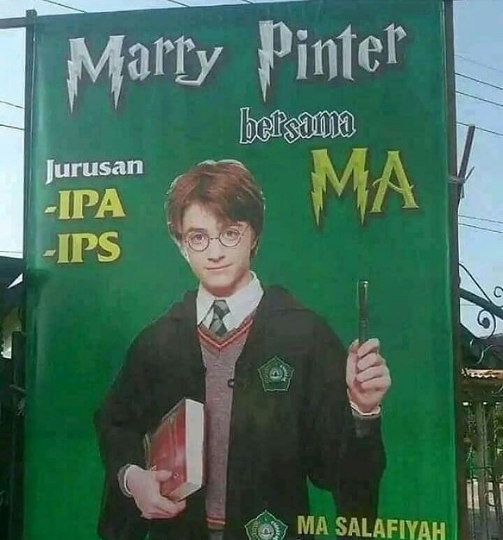 9 Spanduk unik hasil plesetan tempat terkenal ini kreatif banget