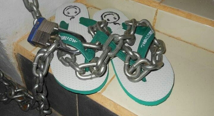 11 Potret sandal jepit unik ini bikin senyum sendiri, nyeleneh banget