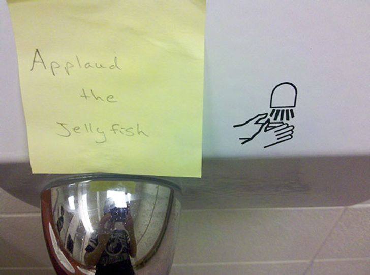 7 Aksi vandalisme di toilet ini hasilnya bikin melongo