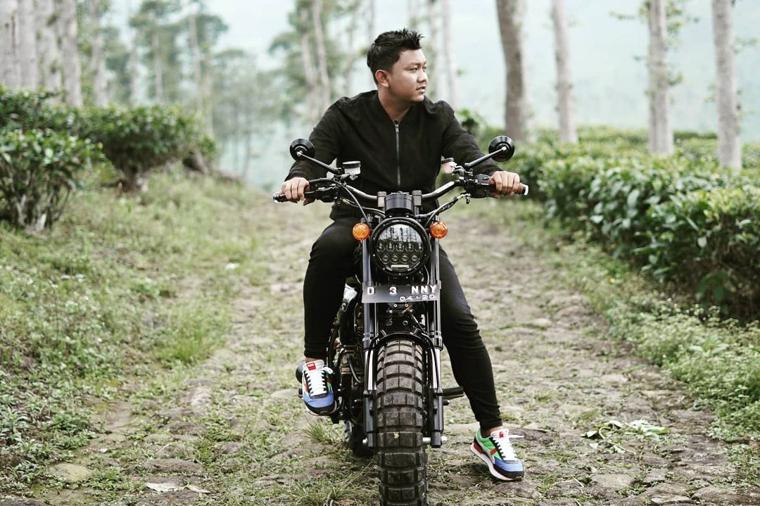 Makin kondang, ini 9 potret Denny Caknan penyanyi asal Ngawi