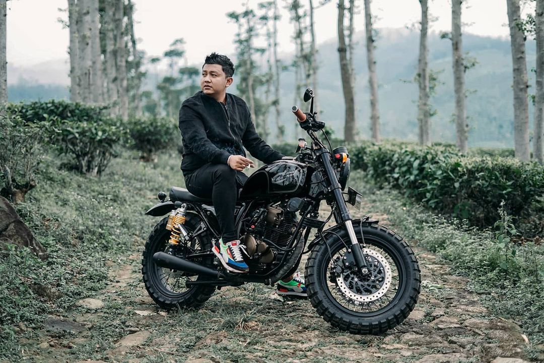 Makin kondang, ini 9 potret Denny Caknan penyanyi asal Ngawi