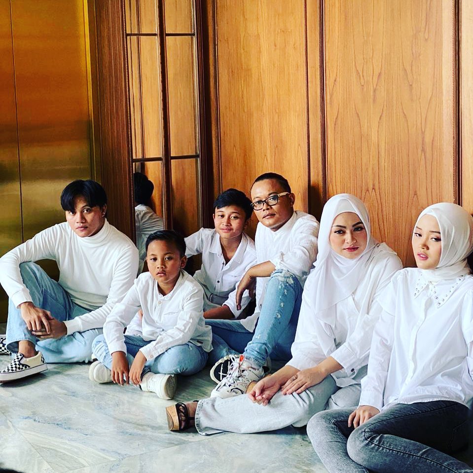 Resmi menikah, ini 8 potret perjalanan cinta Sule dan Nathalie
