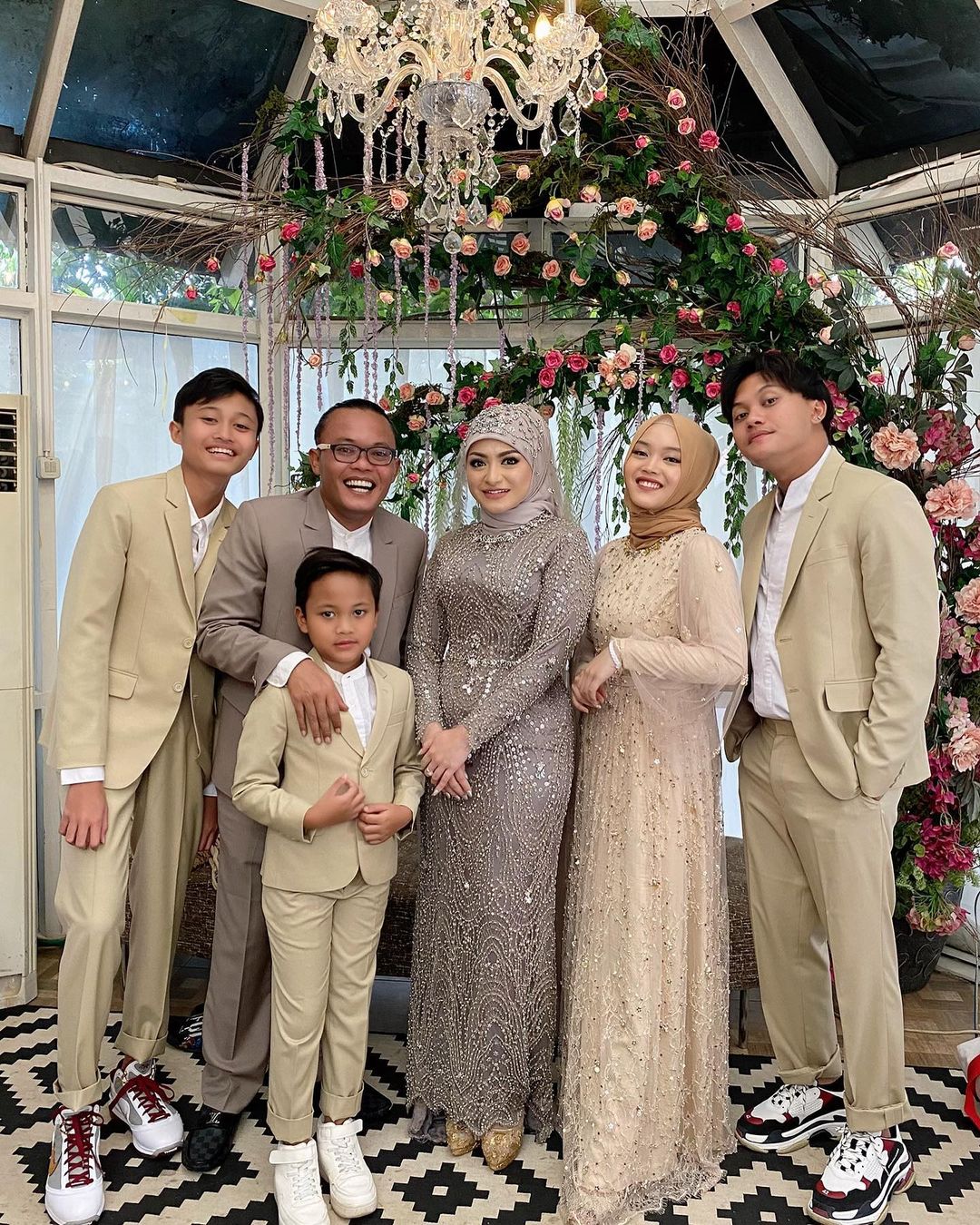 Resmi menikah, ini 8 potret perjalanan cinta Sule dan Nathalie