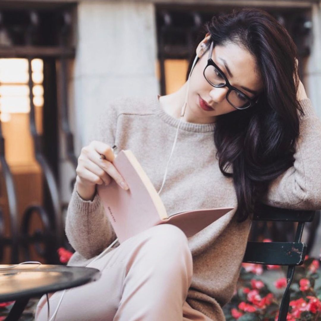 Masuk nominasi 100 wanita tercantik dunia, ini 9 pesona Velove Vexia