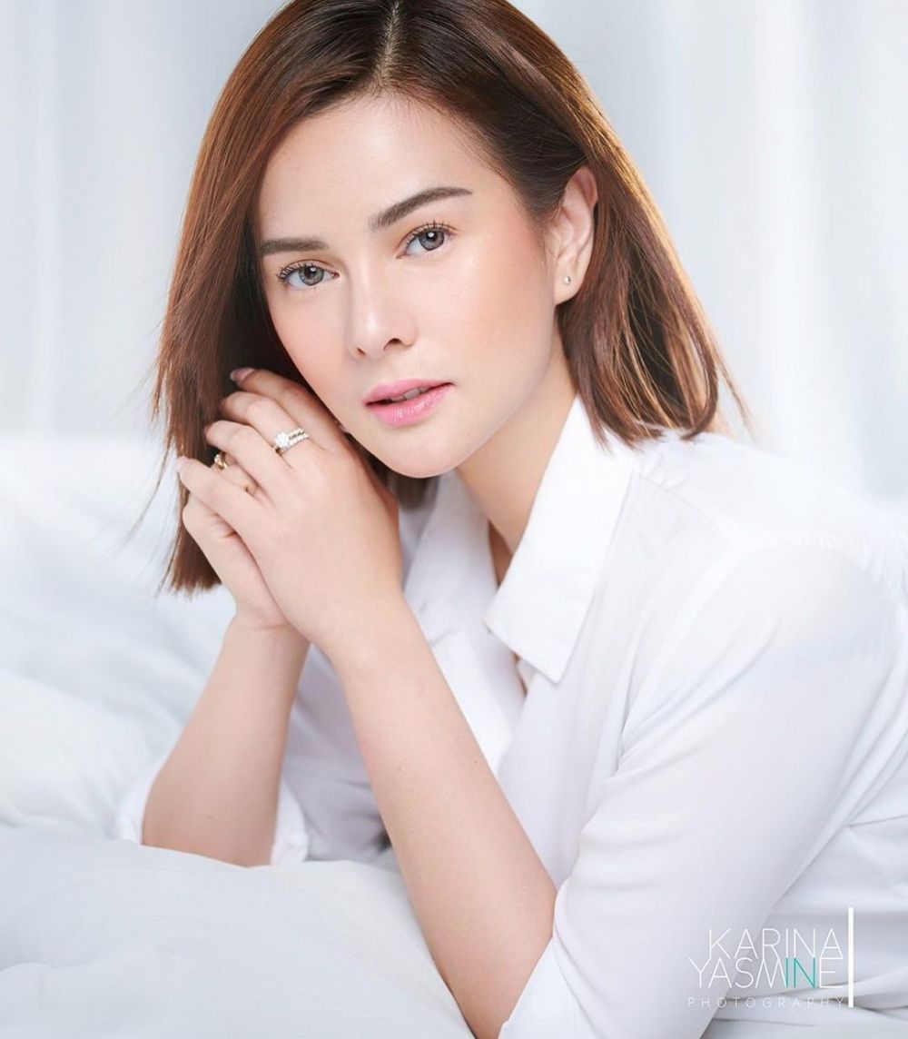 7 Pesona Astrid Tiar dengan make up natural yang bikin jatuh hati