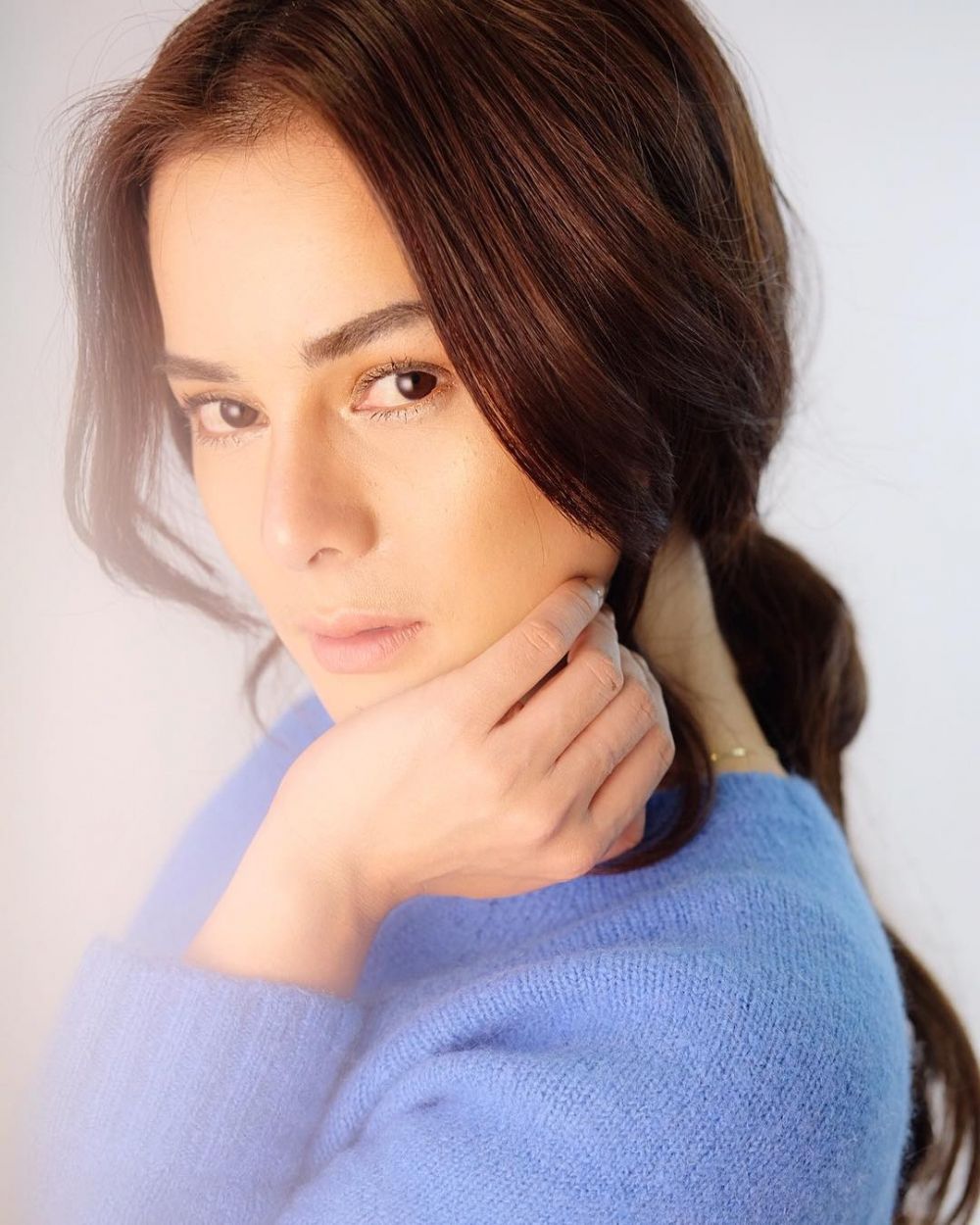 7 Pesona Astrid Tiar dengan make up natural yang bikin jatuh hati