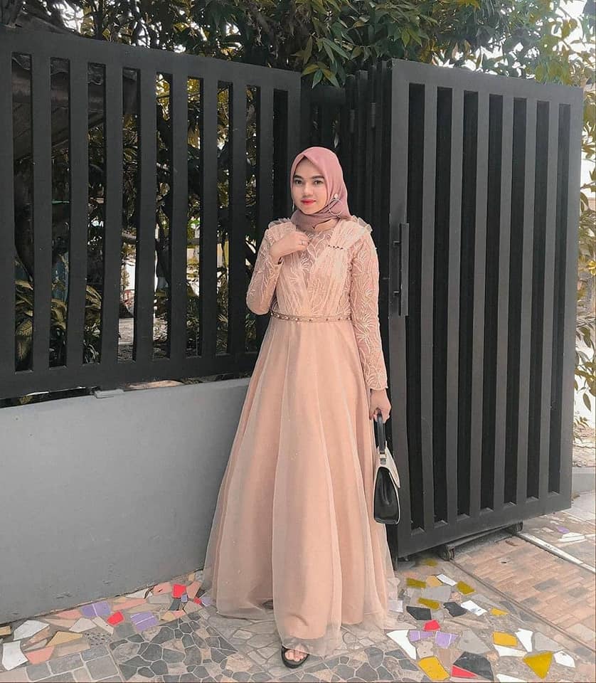 10 Inspirasi model dress dan kebaya simpel yang tetap anggun menawan