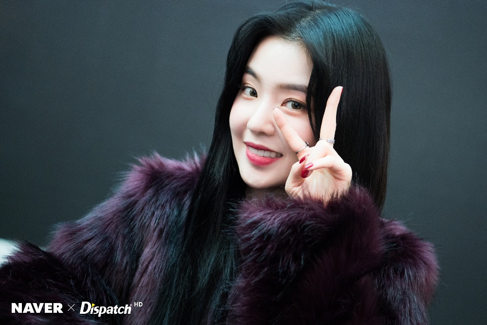 16 Potret Irene Red Velvet saat kenakan outfit ungu, warna favoritnya
