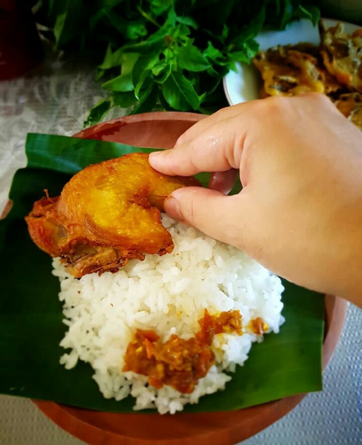 11 Meme tentang budaya makan orang Indonesia ini kocak banget