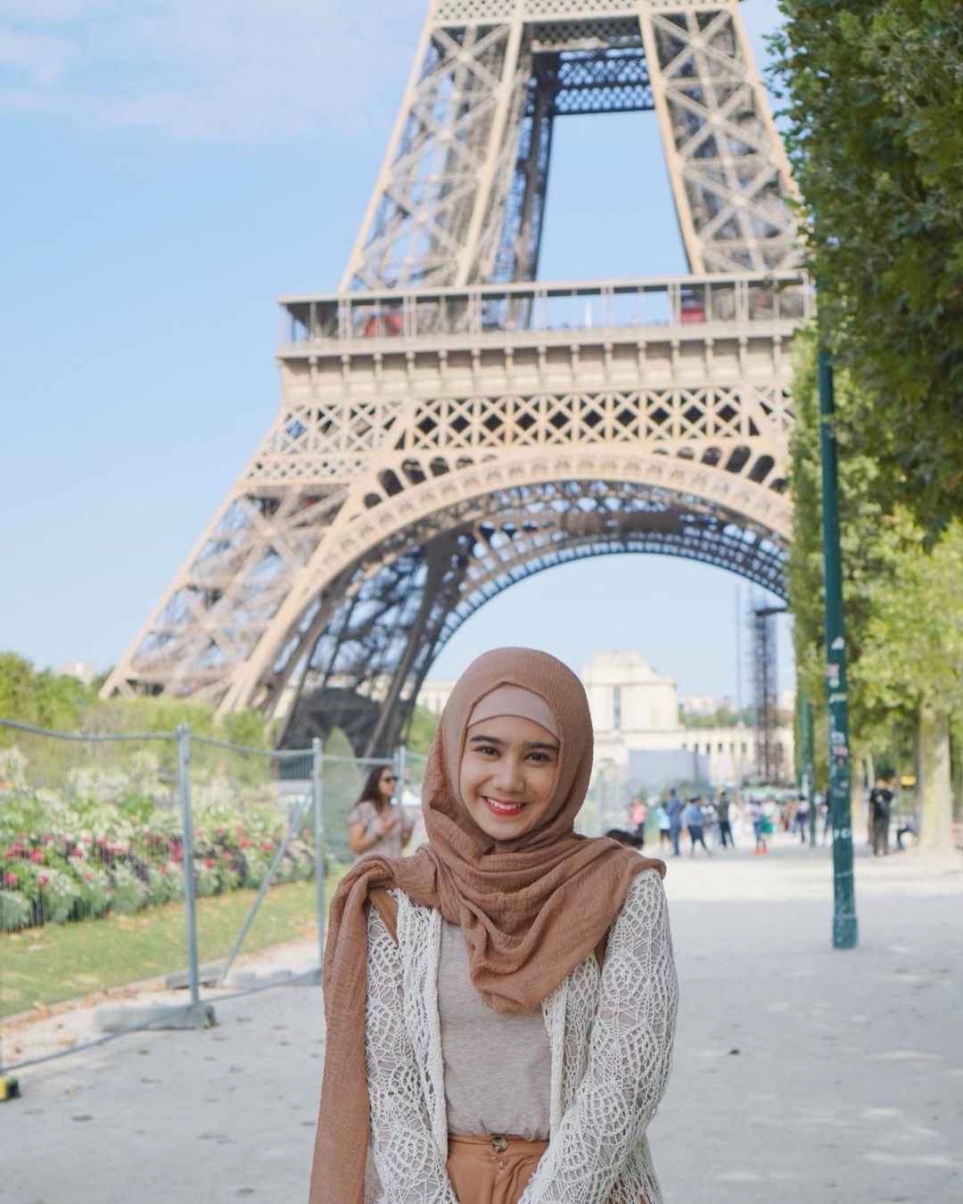5 Potret Tissa Biani saat berjilbab, makin cantik dan menawan