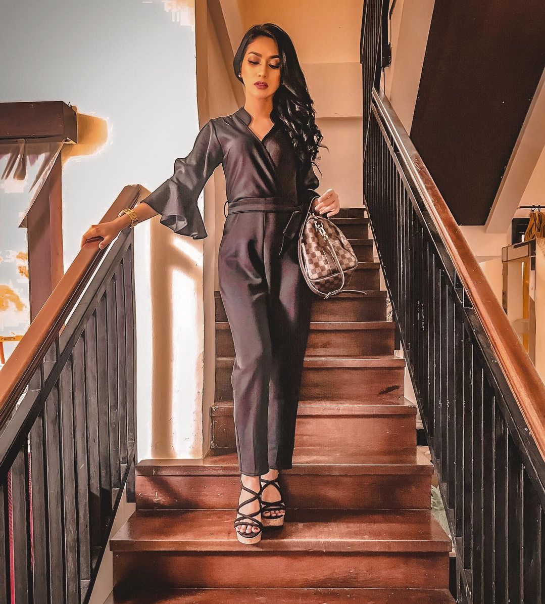 Kumpulan foto cantik Sania Velova